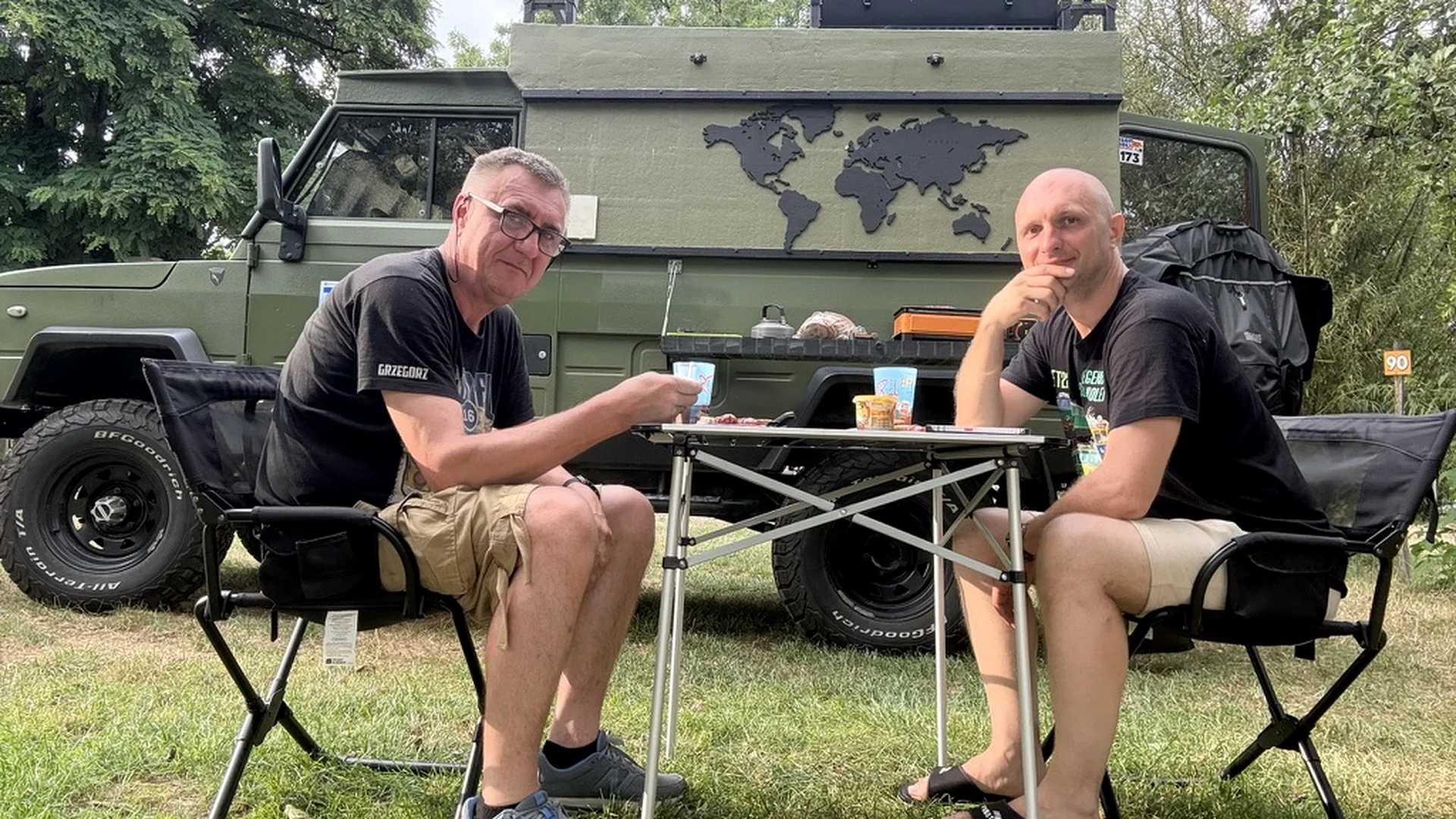 Afryka 2026 — załoga Honker Expedition Team podczas postoju
